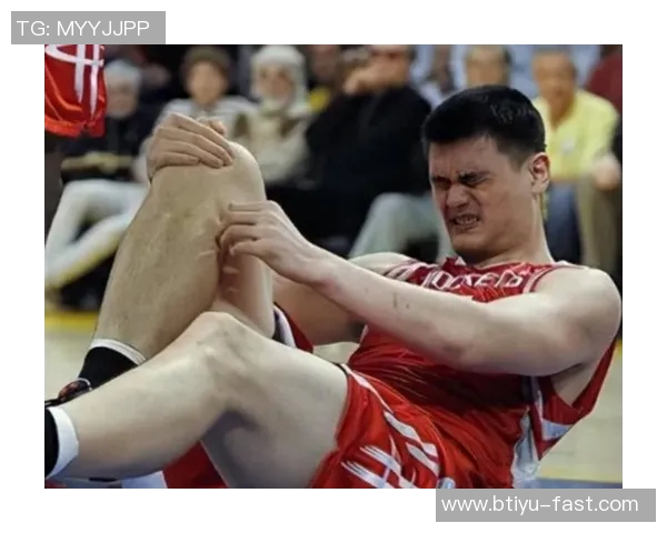 街头偶遇姚明瞬间感受篮球巨星的魅力与亲和力