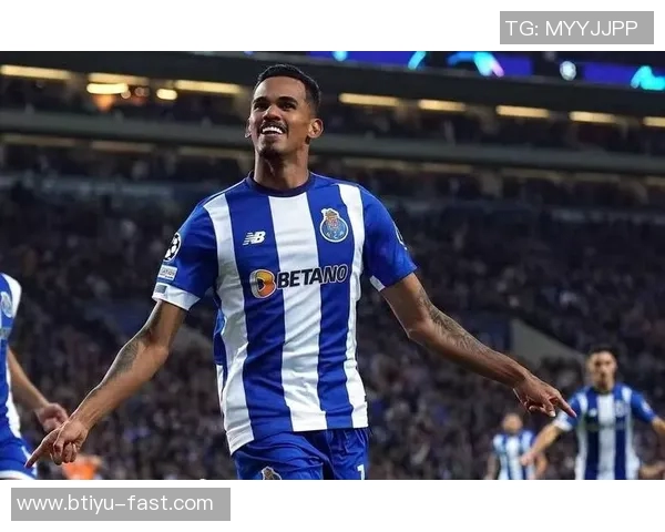 世界杯波尔图与巴萨激战成平局转会传闻引发热议全场沸腾