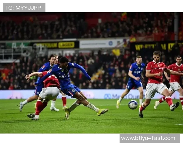 足总杯激战巴黎圣日耳曼轻取巴萨红牌事件引发全场热议与十大精彩进球回顾